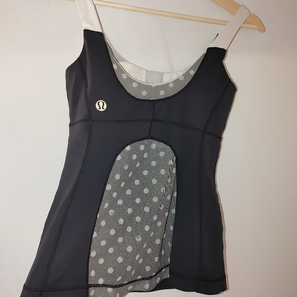 Lululemon Built‎ in Bra Tank Black White Sheer Panel Logo Detail Size 4 - Picture 5 of 7